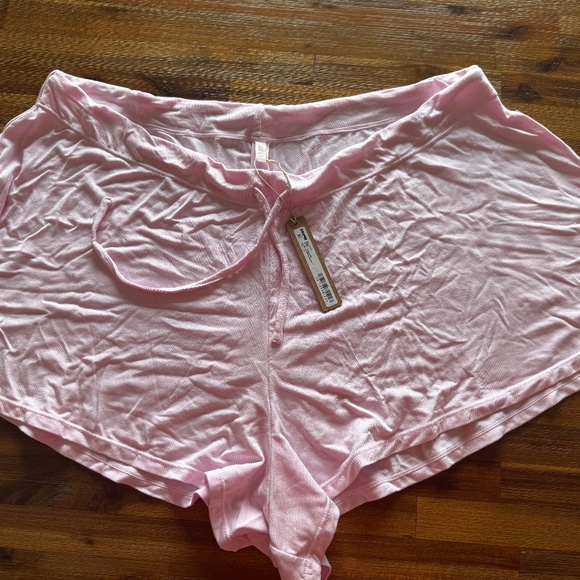 SKIMS Sleep Shorts, new with tag - Picture 1 of 2